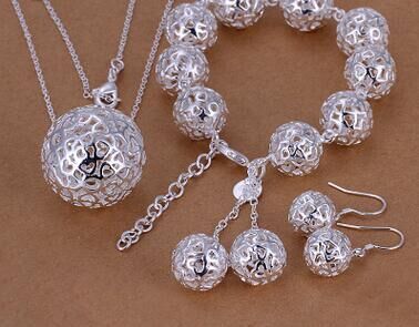 Silver-Plated 3D Ball Pendant Jewelry – Exquisite & Elegant.